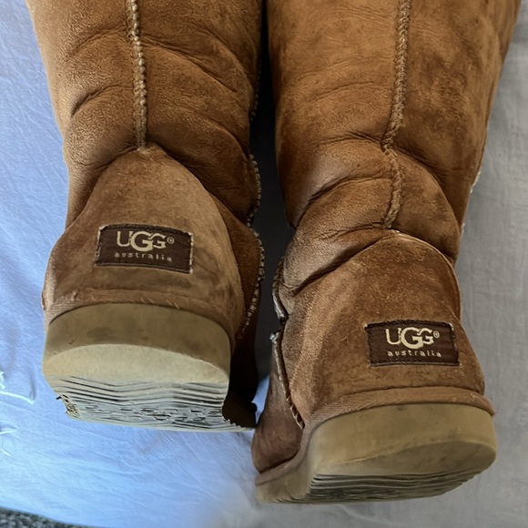 Well Loved Uggs - Picture 4 of 5